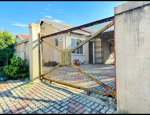 2 BEDROOM HOUSE FOR SALE IN COSMO CITY